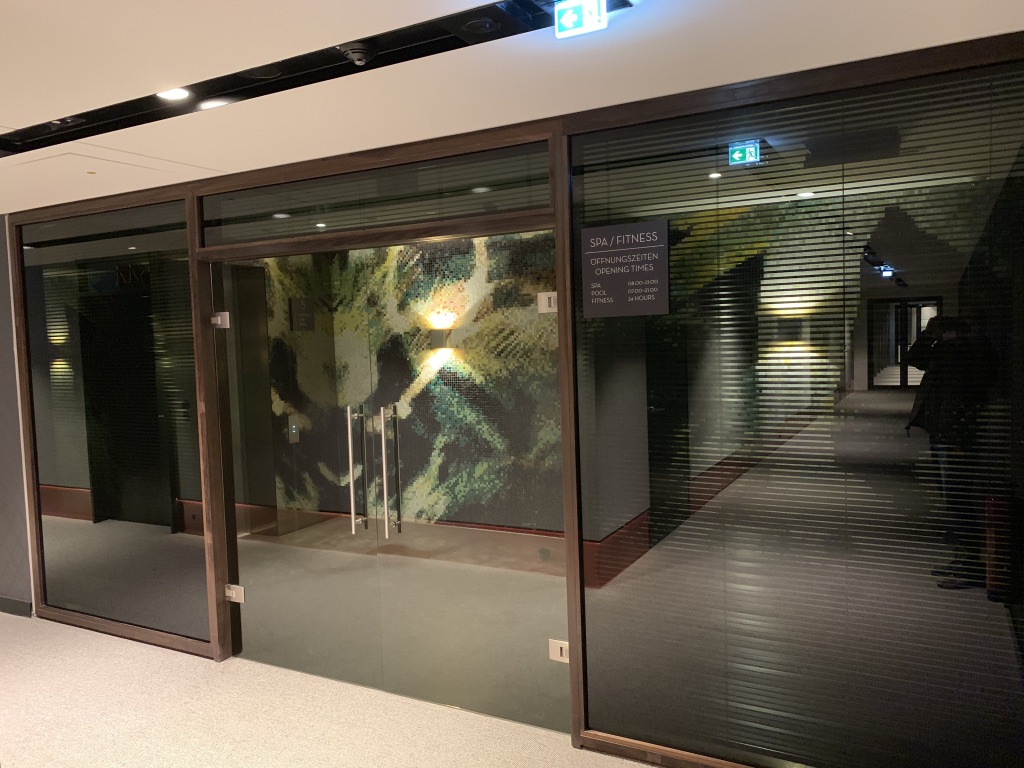 XFRAME Glasprofile — Premium-Spa mit klarer Glasarchitektur
