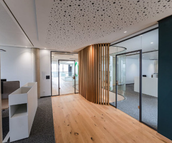 XFRAME Glasprofile Referenzprojekt — ZAWI-Treuhand in Rain am Lech